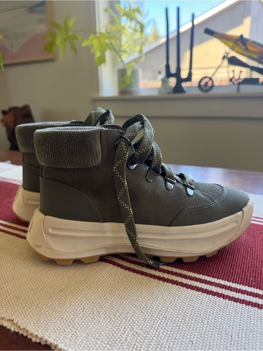 Sorel ONA 503 Hiker in Stone Green / Light Bisque, size 6